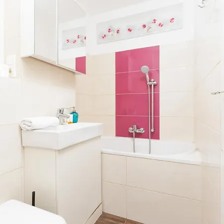 Grzybowska By Renters * Warszawa