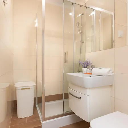 Grzybowska By Renters Varšava